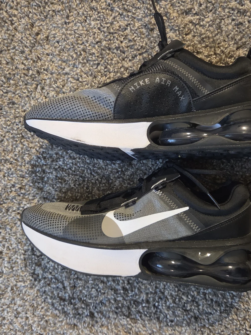 Nike Air Max Black & White Runner - Visible Swoosh. Size 7 Youth.